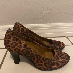 Aerosoles tiger print heels